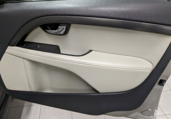 Подержанный автомобиль Volvo XC70 2014 года (19 фото)