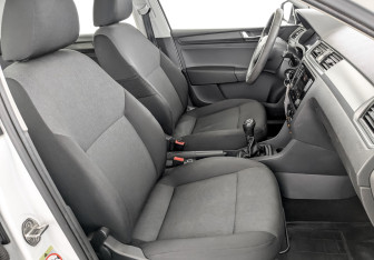 Подержанный автомобиль Skoda Rapid Liftback 2017 года (23 фото)