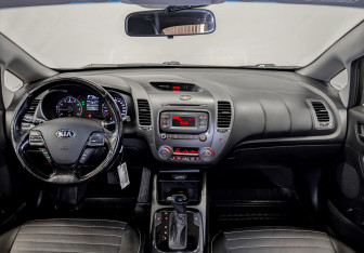 Подержанный автомобиль Kia Cerato Sedan 2019 года (14 фото)