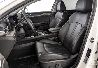 Подержанный автомобиль Kia K5 2020 года (20 фото)