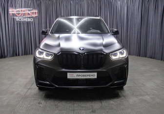 Подержанный автомобиль BMW X5 M 2021 года (2 фото)