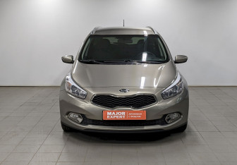 Подержанный автомобиль Kia Ceed Wagon 2014 года (2 фото)