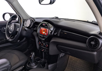 Подержанный автомобиль MINI Hatch 2019 года (11 фото)