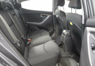 Подержанный автомобиль Hyundai Elantra Sedan 2015 года (11 фото)