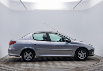 Подержанный автомобиль Peugeot 206 Sedan 2008 года (4 фото)