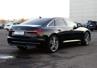 Подержанный автомобиль Audi A6 Sedan 2021 года (5 фото)
