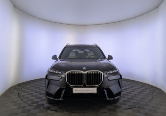 Подержанный автомобиль BMW X7 2024 года (2 фото)