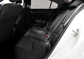 Подержанный автомобиль Mazda 3 Sedan 2016 года (13 фото)