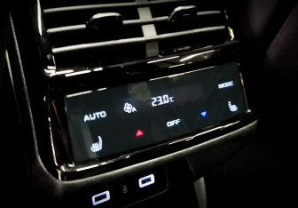 Подержанный автомобиль Geely Monjaro 2024 года (30 фото)