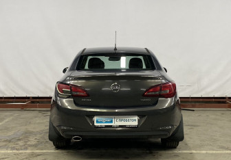 Подержанный автомобиль Opel Astra Sedan 2013 года (6 фото)