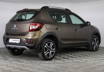 Подержанный автомобиль Renault Sandero 2022 года (5 фото)