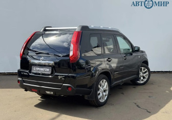 Подержанный автомобиль Nissan X-Trail 2012 года (8 фото)
