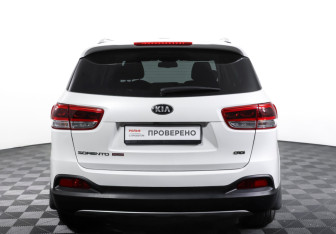 Подержанный автомобиль Kia Sorento 2017 года (6 фото)