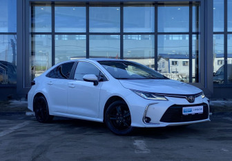 Подержанный автомобиль Toyota Corolla Sedan 2019 года (3 фото)