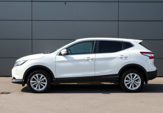 Подержанный автомобиль Nissan Qashqai 2014 года (8 фото)