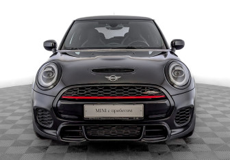 Подержанный автомобиль MINI Hatch 2020 года (2 фото)