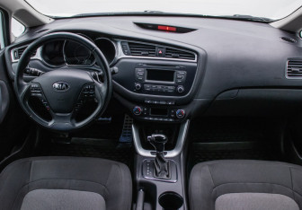 Подержанный автомобиль Kia Ceed Hatchback 2018 года (13 фото)