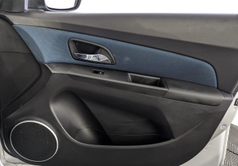 Подержанный автомобиль Chevrolet Cruze Hatchback 2015 года (24 фото)