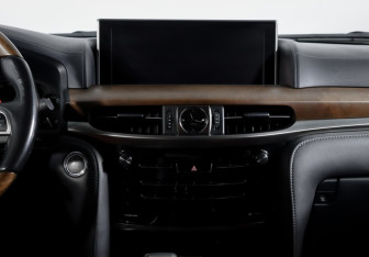 Подержанный автомобиль Lexus LX 2015 года (13 фото)