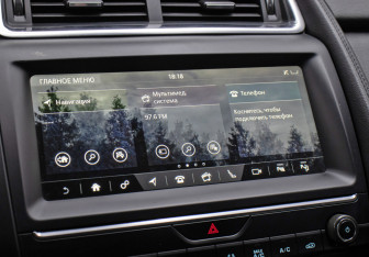 Подержанный автомобиль Jaguar E-Pace 2018 года (18 фото)