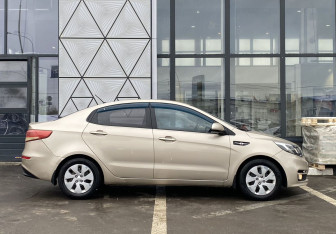 Подержанный автомобиль Kia Rio Sedan 2015 года (4 фото)