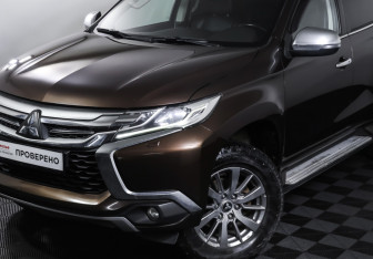 Подержанный автомобиль Mitsubishi Pajero Sport 2018 года (22 фото)