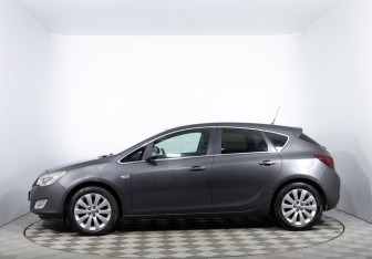 Подержанный автомобиль Opel Astra Hatchback 2011 года (8 фото)