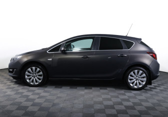 Подержанный автомобиль Opel Astra Hatchback 2014 года (8 фото)