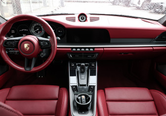 Подержанный автомобиль Porsche 911 Coupe 2023 года (14 фото)