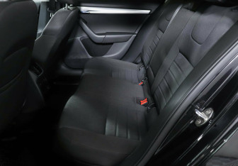 Подержанный автомобиль Skoda Octavia Liftback 2016 года (11 фото)