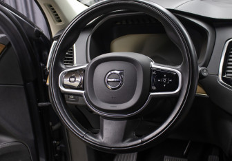Подержанный автомобиль Volvo XC90 2019 года (17 фото)