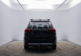 Подержанный автомобиль Mitsubishi Outlander 2018 года (4 фото)