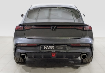 Подержанный автомобиль Changan UNI-V 2022 года (6 фото)