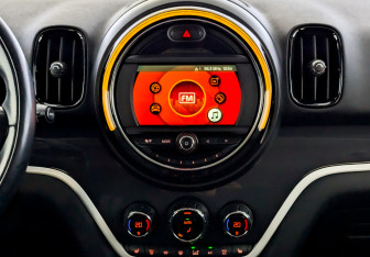 Подержанный автомобиль MINI Countryman 2018 года (15 фото)