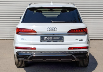 Подержанный автомобиль Audi Q7 2020 года (6 фото)