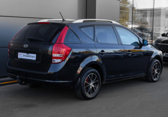 Подержанный автомобиль Kia Ceed Wagon 2010 года (11 фото)