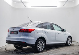 Подержанный автомобиль Ford Focus Sedan 2015 года (5 фото)