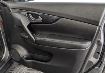 Подержанный автомобиль Nissan X-Trail 2015 года (25 фото)