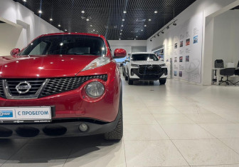 Подержанный автомобиль Nissan Juke 2013 года (8 фото)