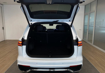 Подержанный автомобиль Geely Monjaro 2026 года (25 фото)