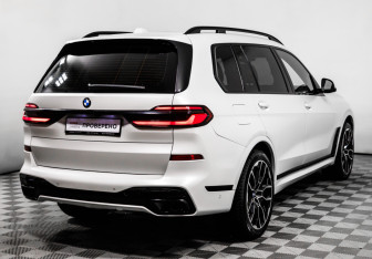 Подержанный автомобиль BMW X7 2024 года (5 фото)