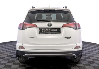 Подержанный автомобиль Toyota RAV4 2019 года (6 фото)