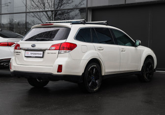 Подержанный автомобиль Subaru Outback Wagon 2011 года (4 фото)