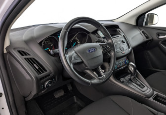 Подержанный автомобиль Ford Focus Hatchback 2017 года (15 фото)