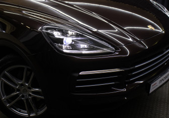 Подержанный автомобиль Porsche Cayenne 2020 года (26 фото)