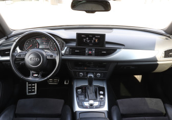 Подержанный автомобиль Audi A6 Sedan 2015 года (12 фото)