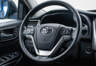 Подержанный автомобиль Toyota Highlander 2013 года (15 фото)