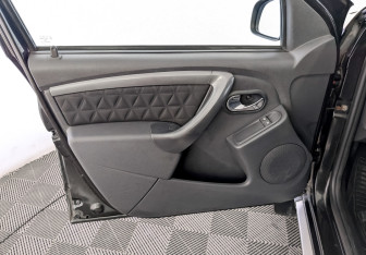 Подержанный автомобиль Renault Duster 2015 года (19 фото)