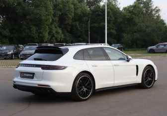 Подержанный автомобиль Porsche Panamera Wagon 2018 года (5 фото)