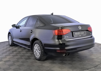 Подержанный автомобиль Volkswagen Jetta Sedan 2018 года (7 фото)